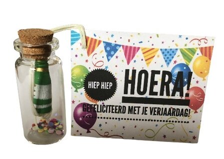 Flesje Hiep hiep hoera! Gefeliciteerd met je verjaardag!