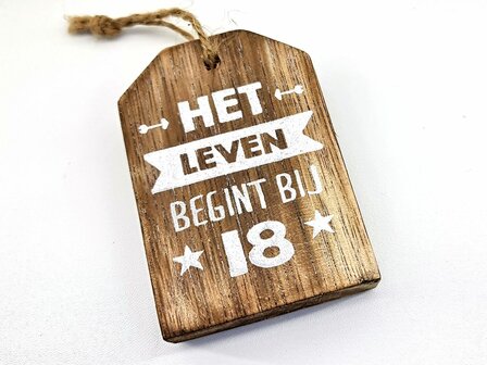 Houten label Het leven begint bij 18