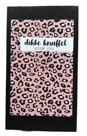 Doosje met afmeting 11 x 6 cm, voor de Dikke knuffel kaart.